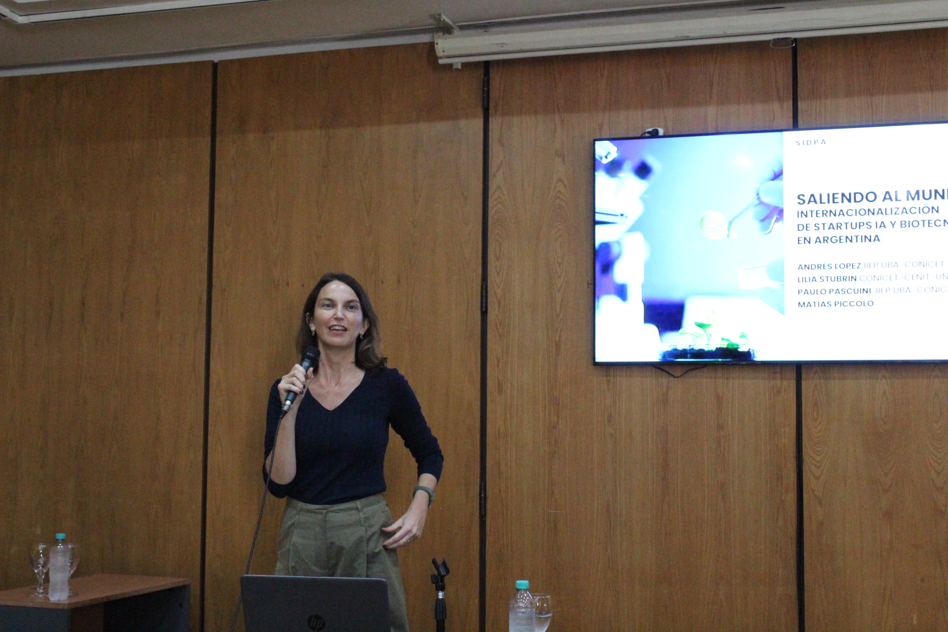 Internacionalización de startups tecnológicas: presentación en el SIDPA sobre IA y Biotecnología